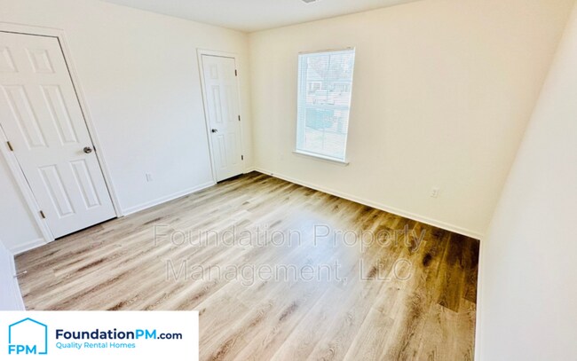 Building Photo - 3929 Wesley Forest Pl W