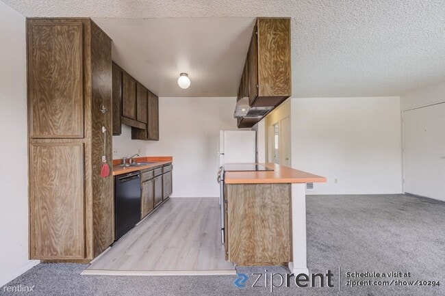 Building Photo - 2 br, 1 bath Condo - 9546 Carroll Canyon R...