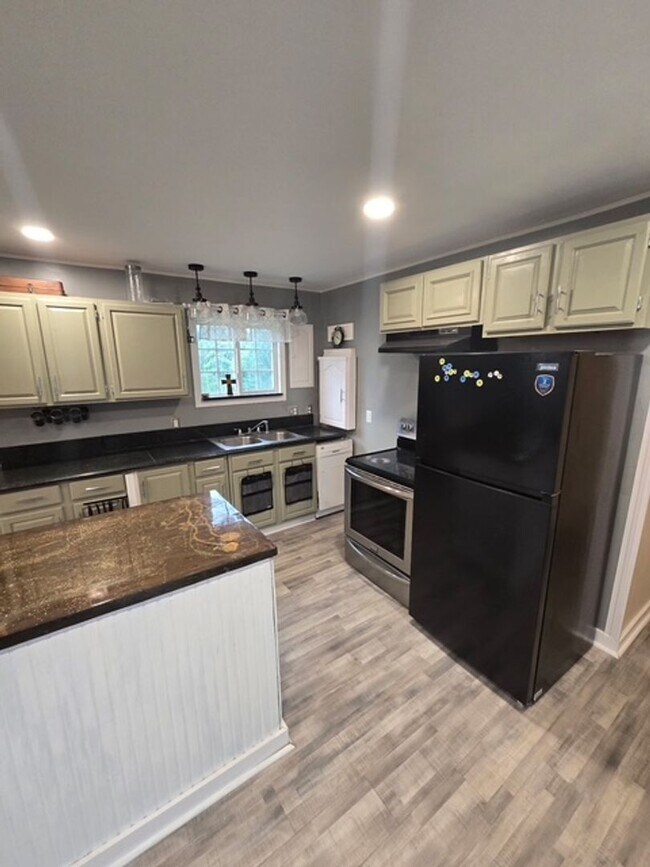 Building Photo - Maryville 37804 - Brand New 1 bedroom, 1 bath in the Heart of Maryville - Contact Troy Adams (865...