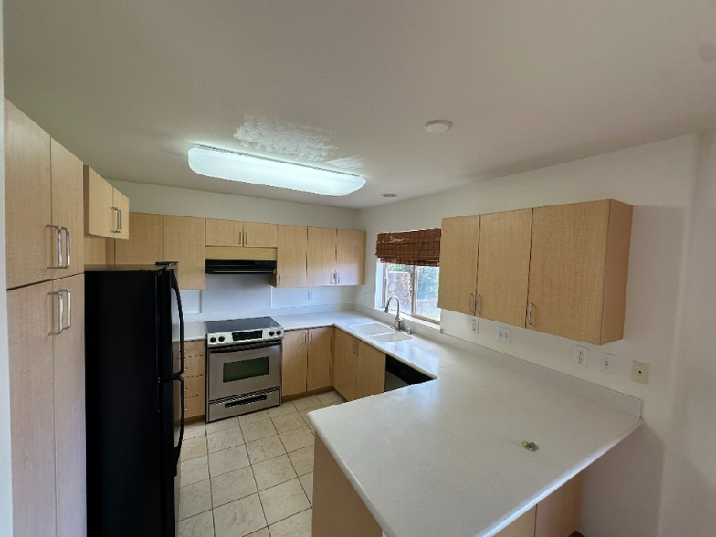 Building Photo - 92-1524-1524 Punawainui St