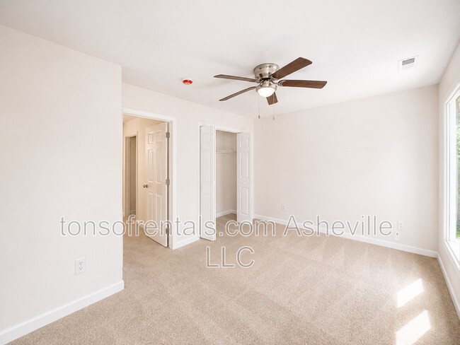 Building Photo - 130 Colony Dr