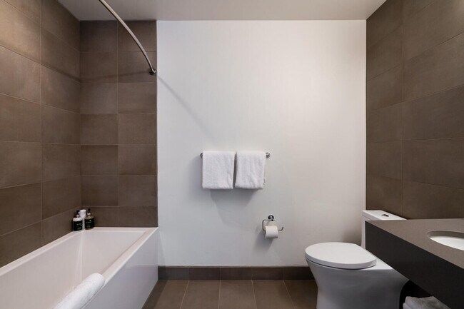 Building Photo - 4 Boathouse Way