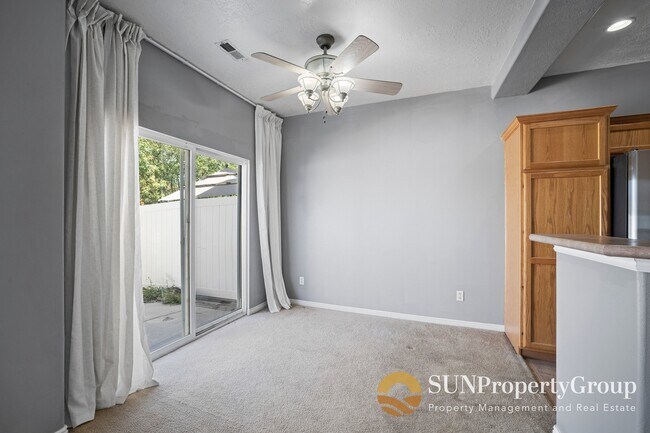 Building Photo - 1574 Calais Ct