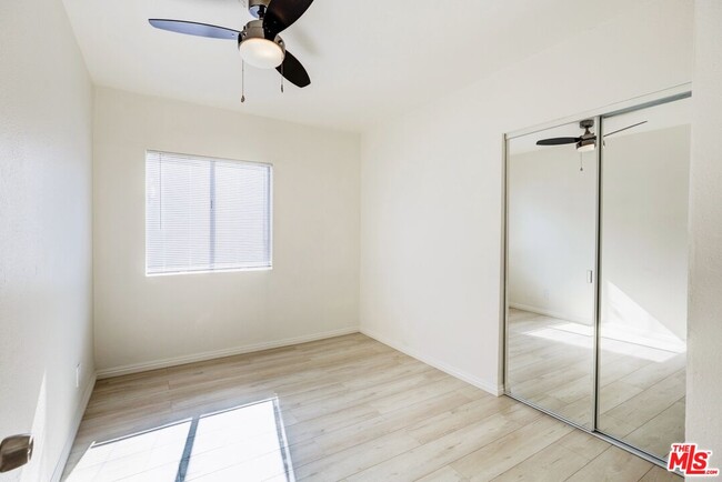 Building Photo - 3659 6th Ave