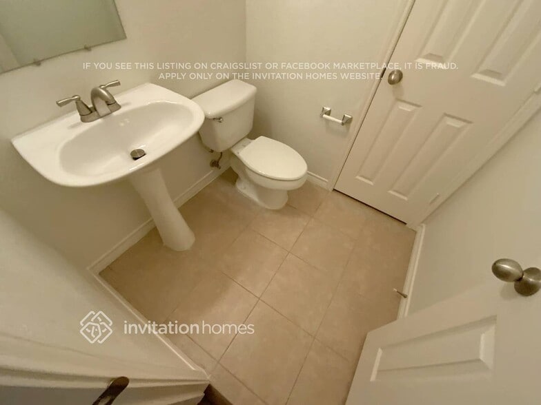 Building Photo - 700 Bur Oak Dr