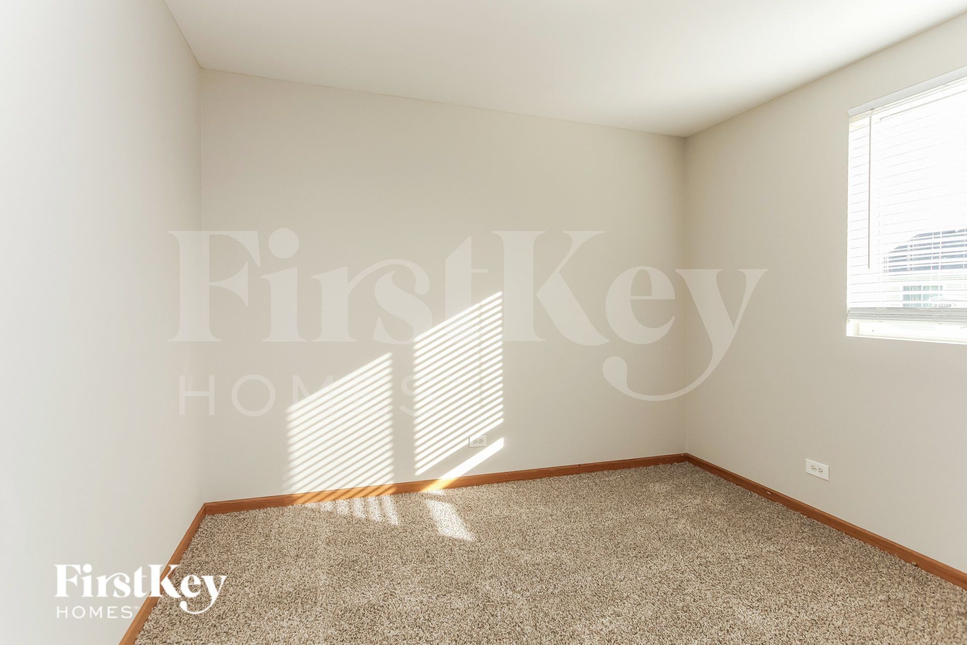 Building Photo - 932 Symphony Dr