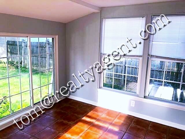 Building Photo - 1020 Dartmoor Ave