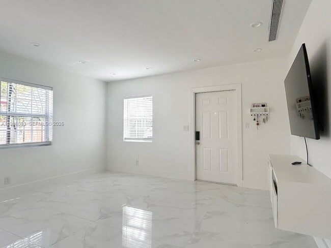 Building Photo - 16082 NE 9th Ct