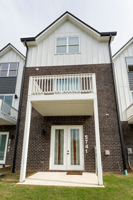 Building Photo - 5741 Sofias Cir