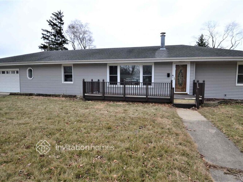 Primary Photo - 5 E Adams St