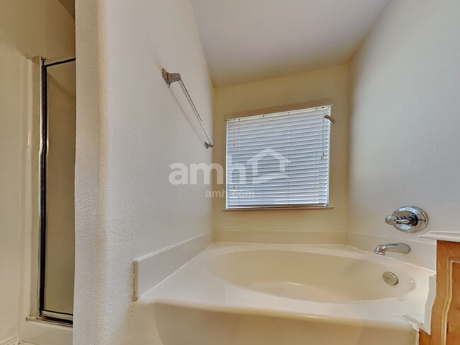 Building Photo - 202 Splintered Arrow Dr