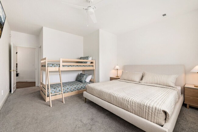 Building Photo - 802 NW D St