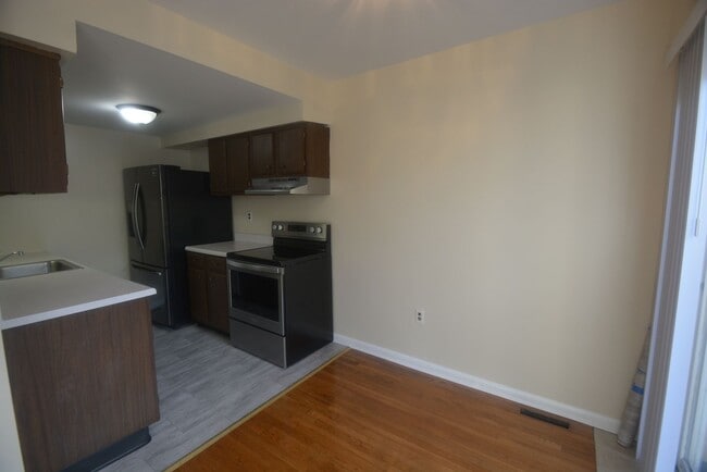 Building Photo - Recently Updated 3 Bedroom 1 Bath in Newar...