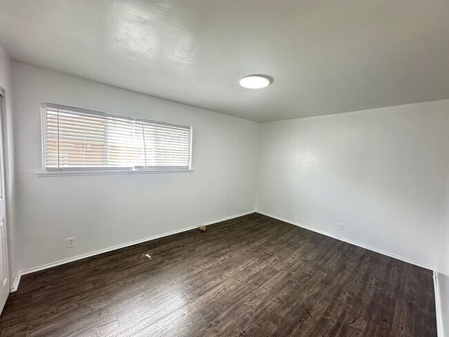 Building Photo - 3408
