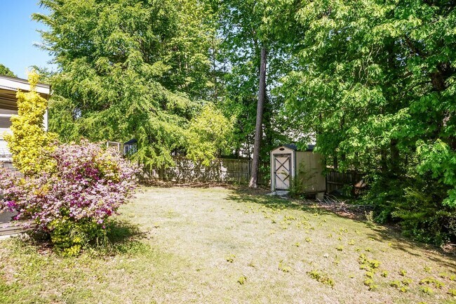 Building Photo - Wonderful 3 Bedroom Raleigh Ranch Home