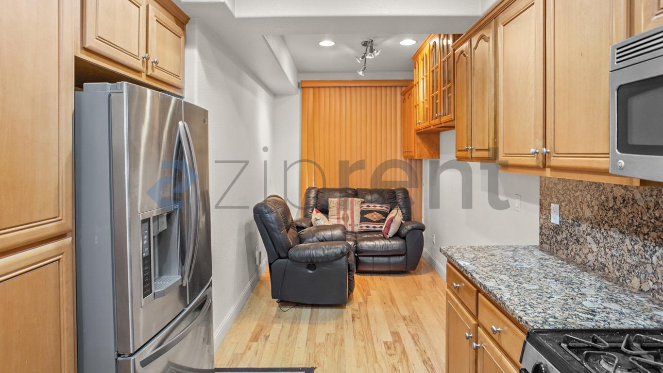Building Photo - Unit