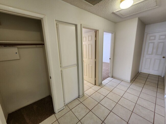 Building Photo - 1720 Navarre Ln