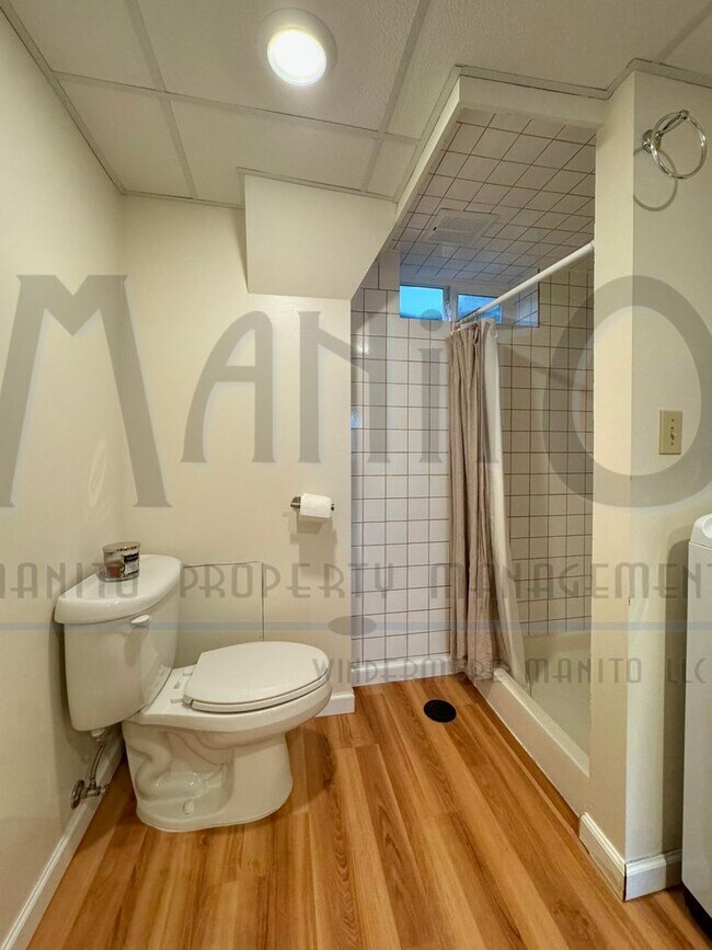 Building Photo - Stunning & Spacious South Hill Home