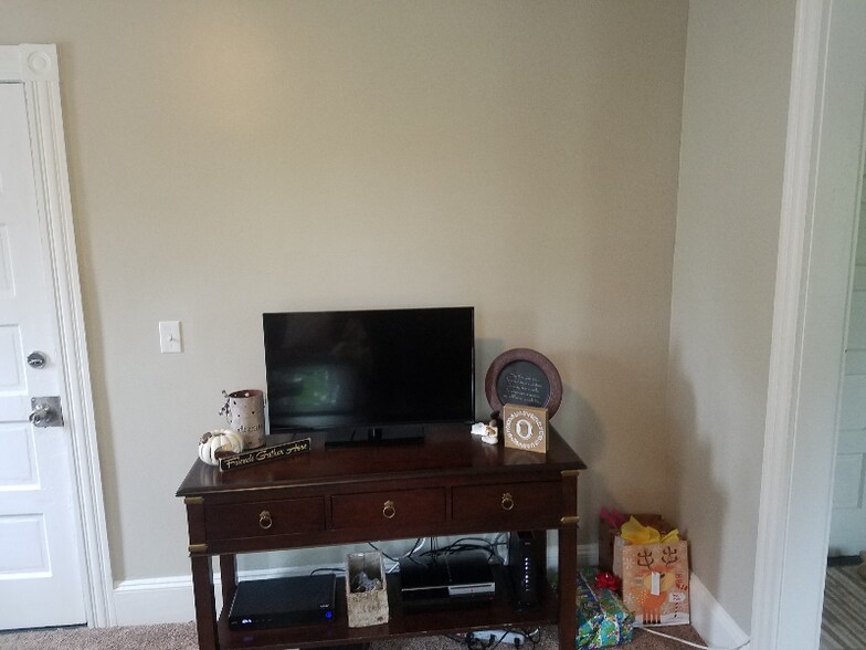 Building Photo - 177 County St