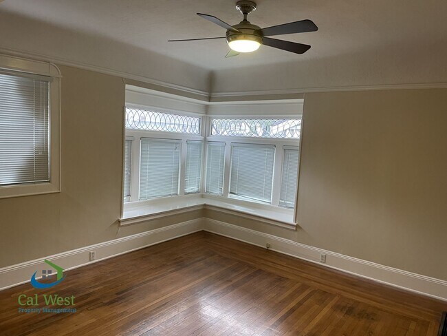 Building Photo - $2495 - 1Bed 1Bath Beautiful Duplex on a Tree Lined Street in the Rose Garden Area!