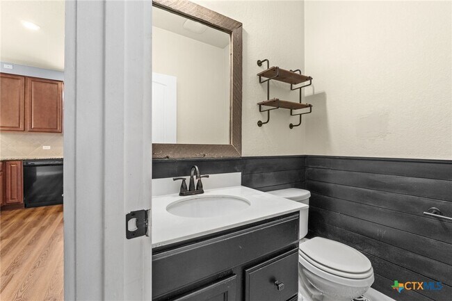 Building Photo - 1053 Sagebrush Dr