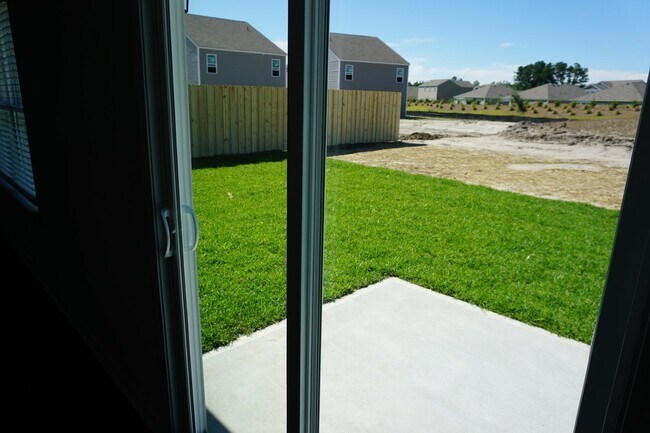 Building Photo - 602 Draymore Dr NE