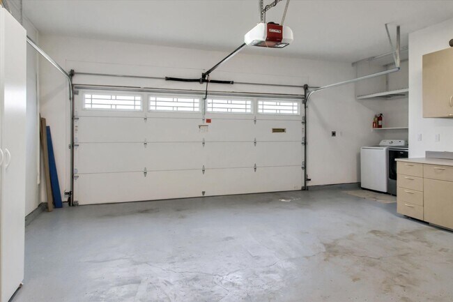 Building Photo - 7150 Bollinger Rd