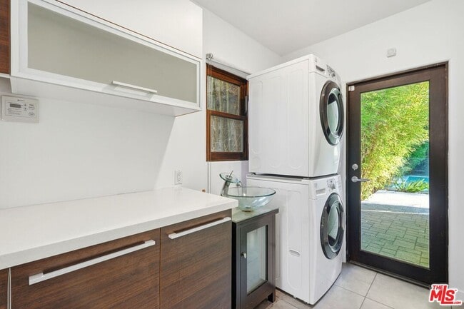 Building Photo - 5995 Saturn St