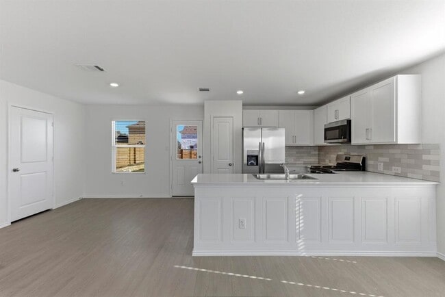 Building Photo - 385 Keefer