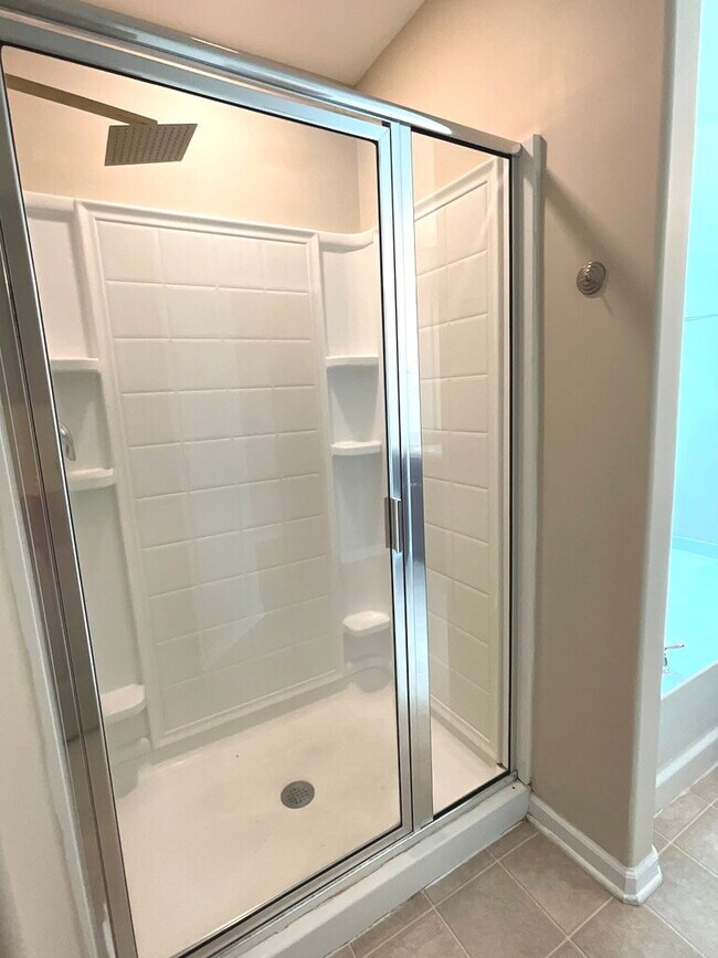 Building Photo - Great Amenities