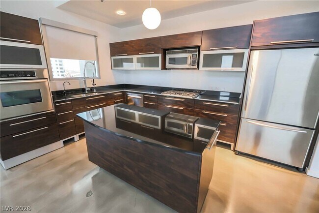 Building Photo - 900 S Las Vegas Blvd