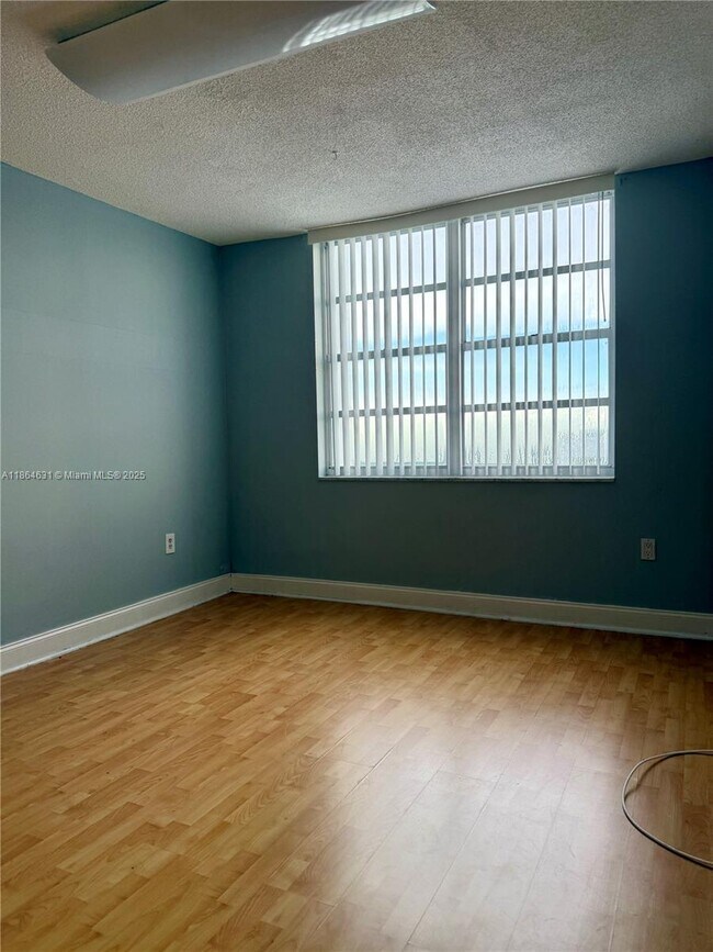 Building Photo - 2750 NE 183rd St