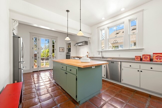 Building Photo - 417 Haydon St