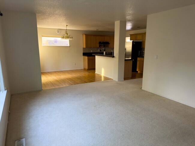 Building Photo - 4630 NW White Mountain Terrace