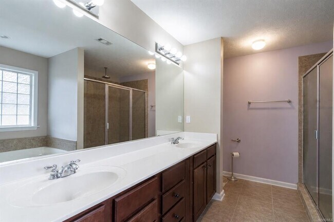 Building Photo - 3712 Claiborne Cir