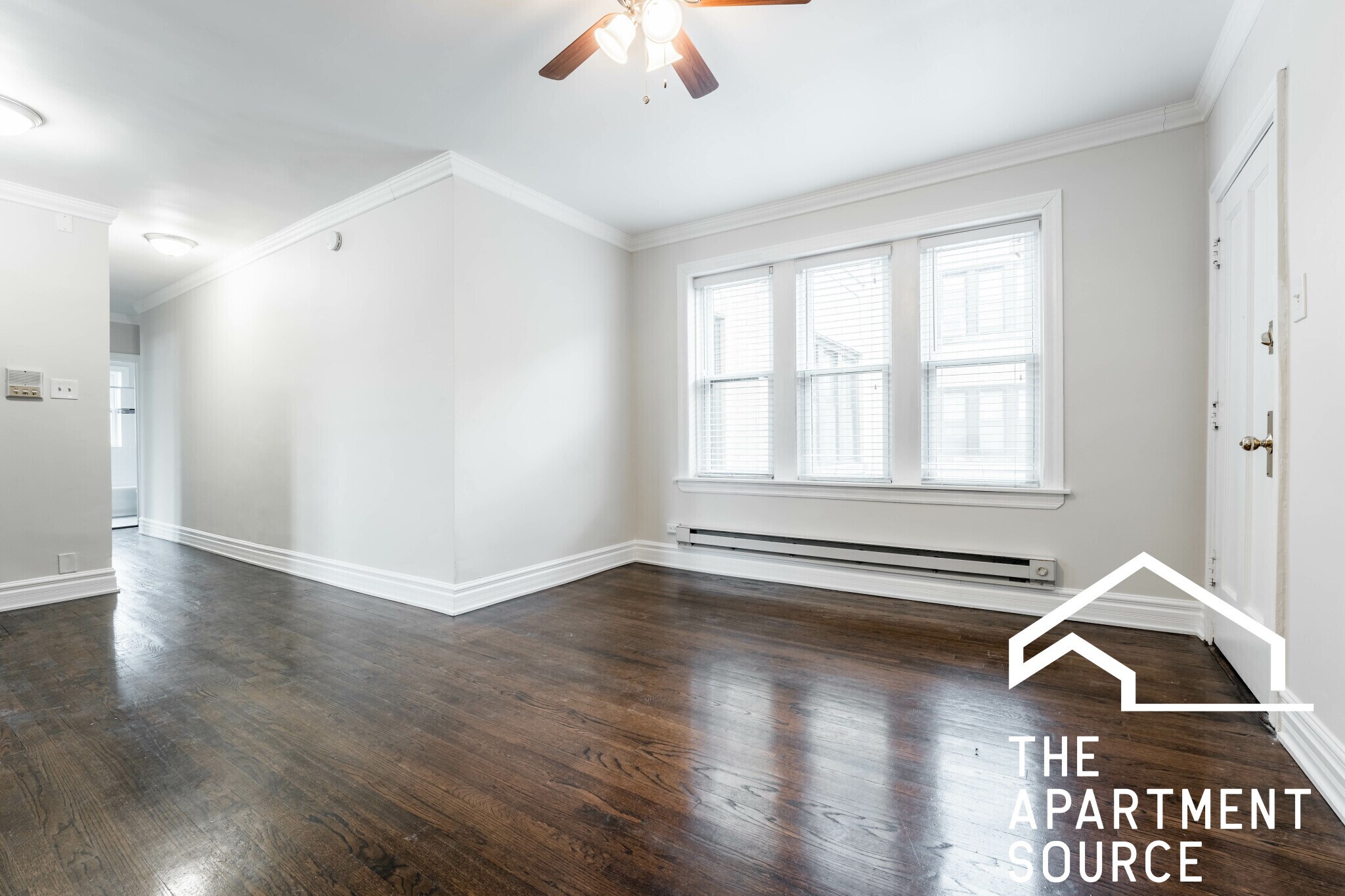 Building Photo - 3825 N Greenview Ave