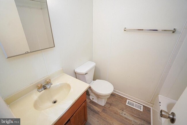 Building Photo - 764 Hemlock St