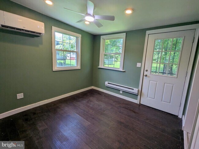 Building Photo - 2225 Williams Dr