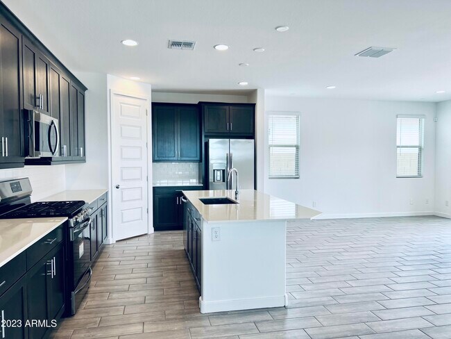Building Photo - 1659 W Paseo Way