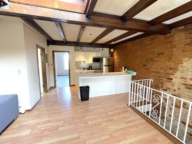 Building Photo - 32 Trumbull St