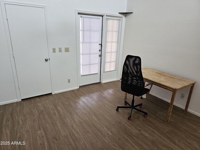 Building Photo - 633 W Southern Ave