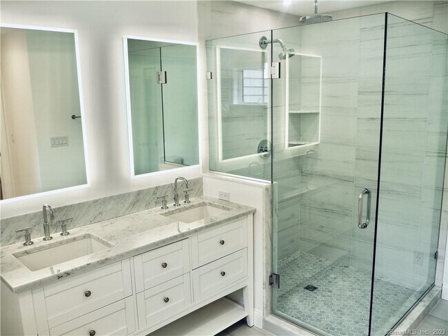 Building Photo - 70 Seminary St