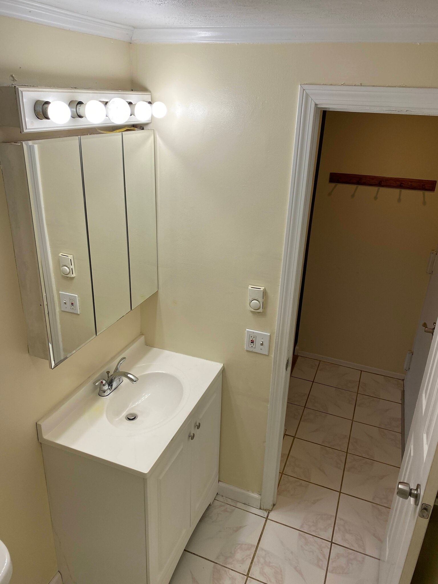 Building Photo - 5 Nabby Rd