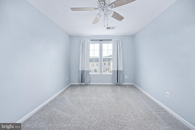 Building Photo - 214 Almond Dr