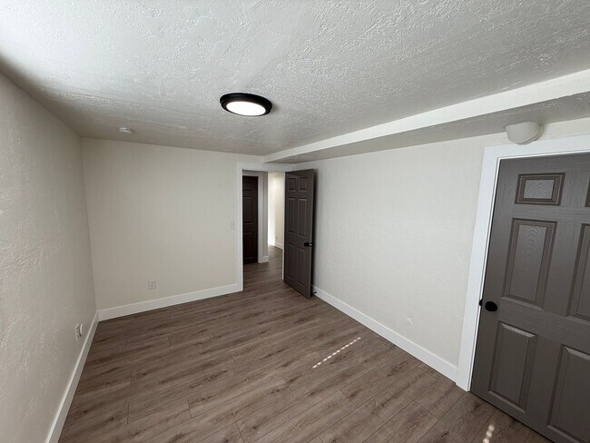 Building Photo - Five Bedroom Home, 2600 sq ft,  West Jordan, $3000/month, Fenced Yard