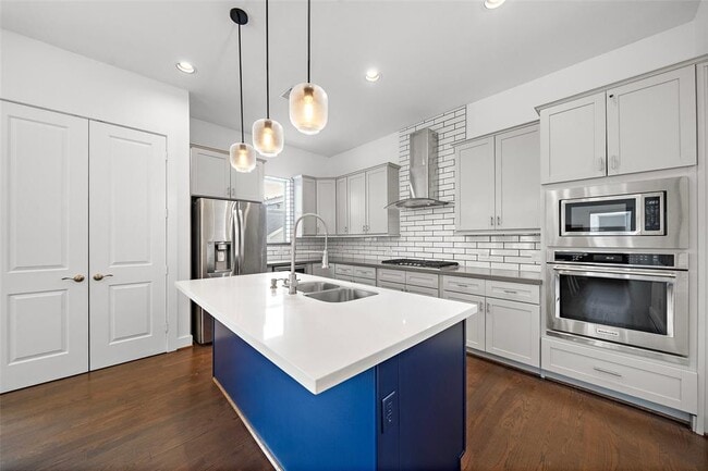 Building Photo - 1005 Bingham St