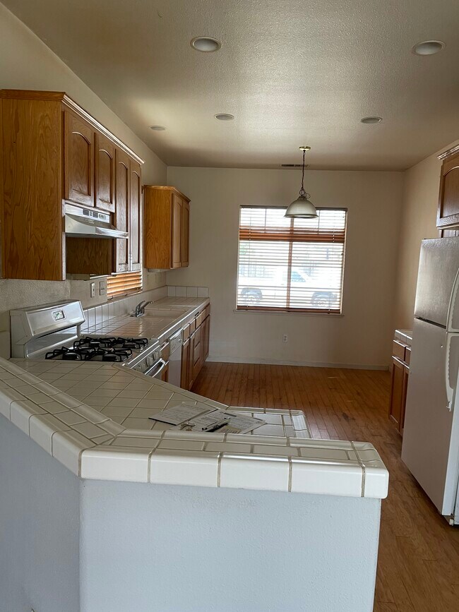 Building Photo - 550 Hearth Way