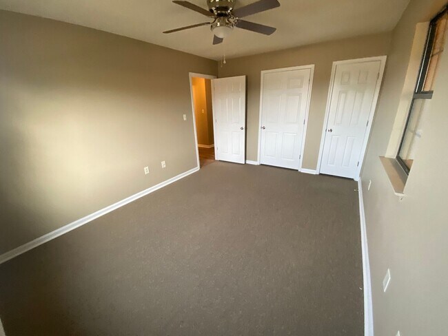 Building Photo - 205 Main