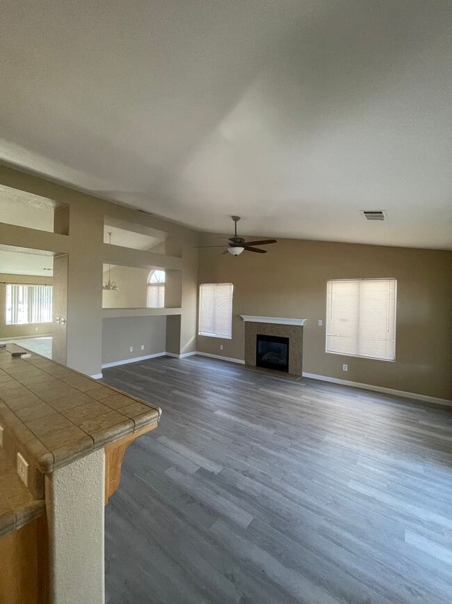 Building Photo - MOVE-IN READY – THIS ONE WILL GO FAST!