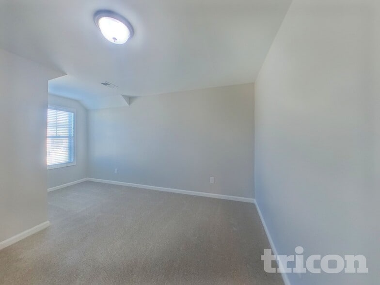 Building Photo - 607 Roseridge Dr